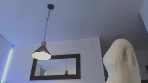 Mia online show from 01-18-25, 07:48