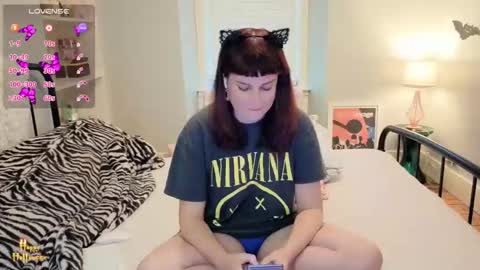 Mia  online show from 10-28-25, 01:03