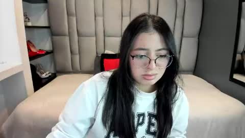 Snapshot of miawils_ chatting on 06-18-26, 07:18 M I A W I L S online show from 06-18-26, 07:18