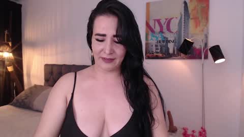 Snapshot of miawilson_1 chatting on 01-17-25, 05:42 Mia Wilson online show from 01-17-25, 05:42