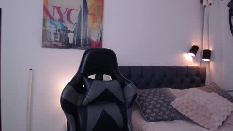 Snapshot of miawilson_1 chatting on 11-24-25, 05:40 Mia Wilson online show from 11-24-25, 05:40