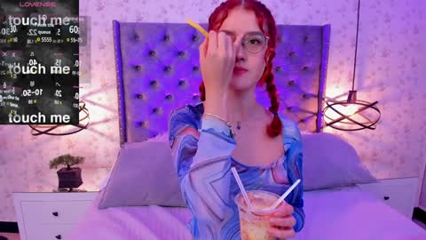 Snapshot of miawinx chatting on 12-19-24, 10:32 Mia winx online show from 12-19-24, 10:32