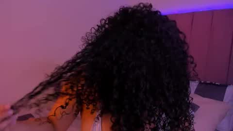 Snapshot of miawoderfull chatting on 11-10-25, 09:36 Mia online show from 11-10-25, 09:36