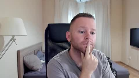 Snapshot of michael_birkin chatting on 09-28-25, 04:18 Michael Birkin online show from 09-28-25, 04:18