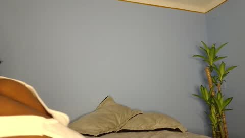 Snapshot of michael_godness_ chatting on 10-06-25, 02:20 Michael online show from 10-06-25, 02:20