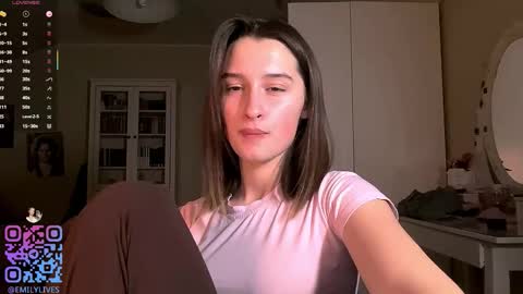 Snapshot of michael_pors chatting on 12-05-25, 02:14 Emily online show from 12-05-25, 02:14