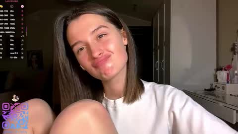 Snapshot of michael_pors chatting on 12-15-25, 02:21 Emily online show from 12-15-25, 02:21