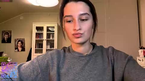 Snapshot of michael_pors chatting on 12-16-25, 04:12 Emily online show from 12-16-25, 04:12