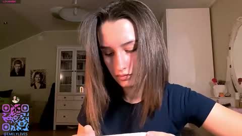 Snapshot of michael_pors chatting on 12-21-25, 02:35 Emily online show from 12-21-25, 02:35