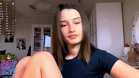 Snapshot of michael_pors chatting on 12-22-25, 12:24 Emily online show from 12-22-25, 12:24