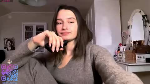 Snapshot of michael_pors chatting on 02-06-26, 02:09 Emily online show from 02-06-26, 02:09