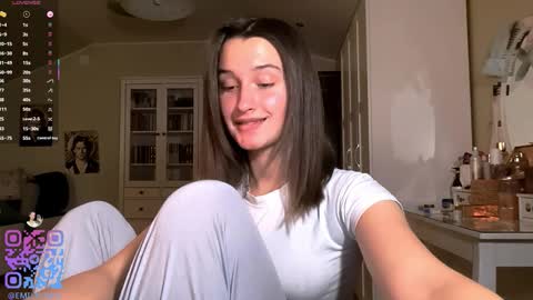 Snapshot of michael_pors chatting on 02-12-26, 08:26 Emily online show from 02-12-26, 08:26