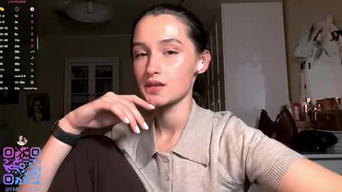 Snapshot of michael_pors chatting on 02-13-26, 03:30 Emily online show from 02-13-26, 03:30