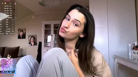 Snapshot of michael_pors chatting on 03-05-26, 02:13 Emily online show from 03-05-26, 02:13