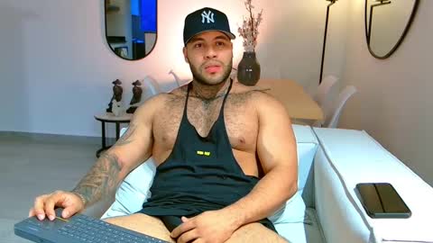 Snapshot of michael_salens chatting on 09-10-25, 11:05 Michael Salens independent model online show from 09-10-25, 11:05