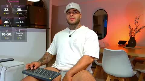 Snapshot of michael_salens chatting on 10-18-25, 10:32 Michael Salens independent model online show from 10-18-25, 10:32