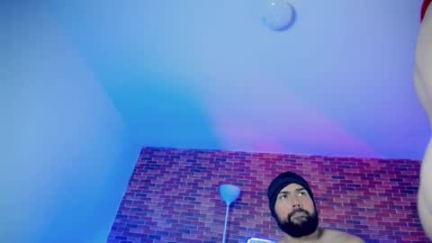 Snapshot of michael_twinkk chatting on 10-17-25, 09:17 MICHAEL online show from 10-17-25, 09:17