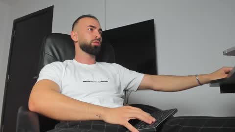 MichaelEvansx online show from 09-30-25, 08:25