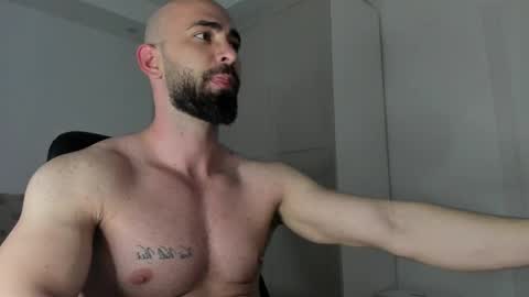 MichaelEvansx online show from 04-26-26, 09:12