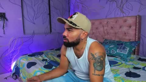 Snapshot of michaell_twink chatting on 02-16-25, 01:14 Michaell online show from 02-16-25, 01:14