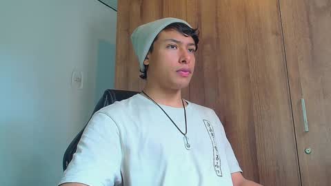 Snapshot of michaelstones chatting on 01-06-25, 01:30 michaelstones online show from 01-06-25, 01:30