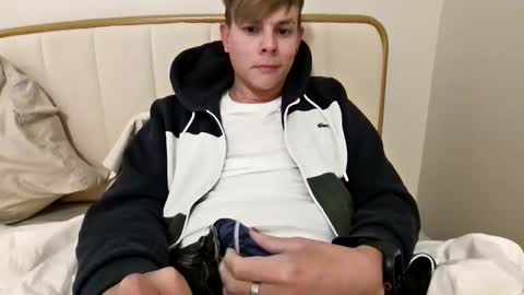 Snapshot of michaeltwinkboy chatting on 03-29-26, 02:33 michaeltwinkboy online show from 03-29-26, 02:33