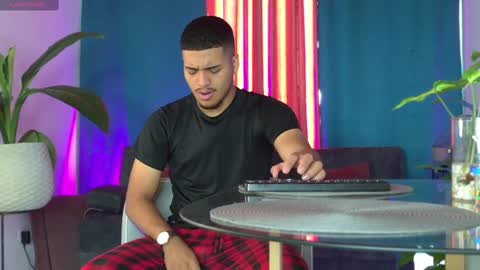 Snapshot of michel_g22 chatting on 09-19-25, 02:18 michel g22 online show from 09-19-25, 02:18