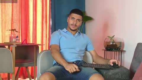 Snapshot of michel_g22 chatting on 09-28-25, 04:12 michel g22 online show from 09-28-25, 04:12