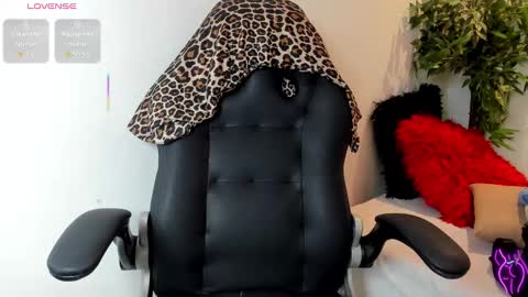 Snapshot of michel_lopez18 chatting on 09-09-25, 10:59 michel_lopez18 online show from 09-09-25, 10:59