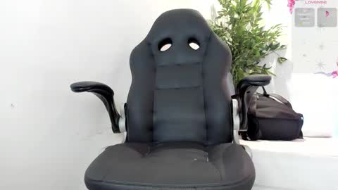 Snapshot of michel_lopez18 chatting on 10-17-25, 11:02 michel_lopez18 online show from 10-17-25, 11:02