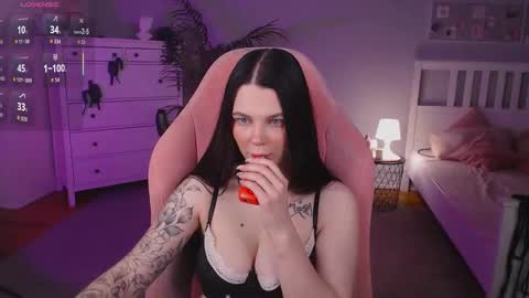 Snapshot of michela_fruet chatting on 09-30-25, 01:10 Kate online show from 09-30-25, 01:10