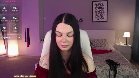 Snapshot of michela_fruet chatting on 11-08-25, 01:06 Kate online show from 11-08-25, 01:06