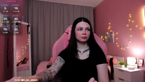 Snapshot of michela_fruet chatting on 11-30-25, 01:09 Kate online show from 11-30-25, 01:09