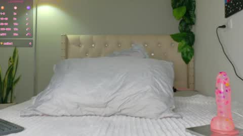 melannie   follow my new page online show from 08-05-26, 12:35