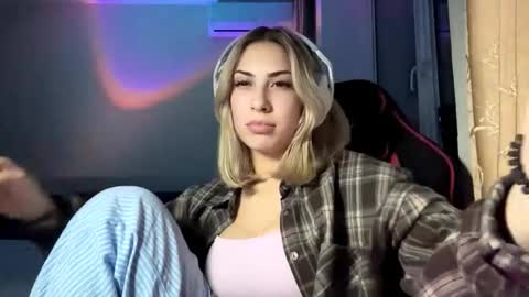 michellcrumpacker online show from 11-02-25, 05:04