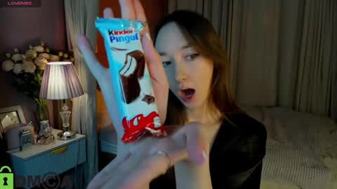 Snapshot of michelle__allen chatting on 11-30-25, 01:09 Michelle online show from 11-30-25, 01:09