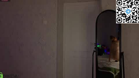 Snapshot of michelle_blond chatting on 05-13-26, 01:47 michelle_blond online show from 05-13-26, 01:47
