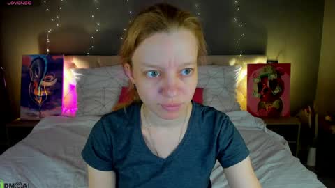 Snapshot of michelle_blond chatting on 05-19-26, 01:00 michelle_blond online show from 05-19-26, 01:00