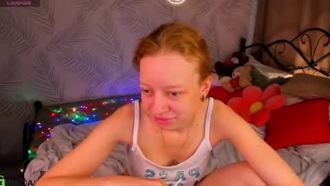 Snapshot of michelle_blond chatting on 05-26-26, 01:34 michelle_blond online show from 05-26-26, 01:34