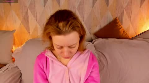 Snapshot of michelle_blond chatting on 05-27-26, 01:13 michelle_blond online show from 05-27-26, 01:13