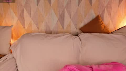 Snapshot of michelle_blond chatting on 05-27-26, 01:57 michelle_blond online show from 05-27-26, 01:57