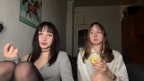 Snapshot of michelle_neely chatting on 09-15-25, 02:39 michelle_neely online show from 09-15-25, 02:39
