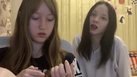Snapshot of michelle_neely chatting on 10-17-25, 09:50 michelle_neely online show from 10-17-25, 09:50