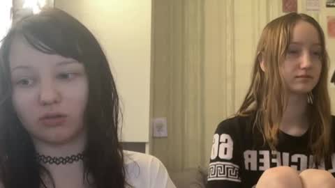 Snapshot of michelle_neely chatting on 10-20-25, 11:43 michelle_neely online show from 10-20-25, 11:43