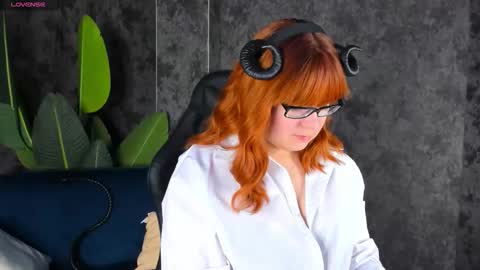 Snapshot of michelle_wilsson chatting on 10-16-25, 07:09 Michelle online show from 10-16-25, 07:09