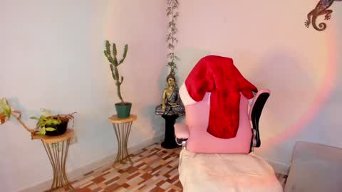 Snapshot of michelleastro chatting on 12-25-24, 12:16 Michelle Ramirez online show from 12-25-24, 12:16
