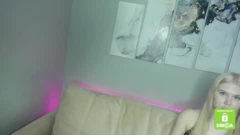 Snapshot of mickey_mia chatting on 12-23-24, 07:20 inst miiiss mia online show from 12-23-24, 07:20