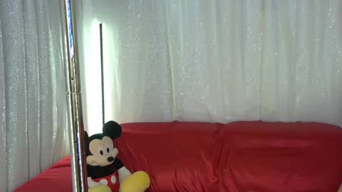 Snapshot of mickeyshyne69 chatting on 02-18-25, 06:15 Mickey online show from 02-18-25, 06:15