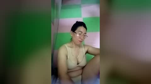 Snapshot of mickye00 chatting on 07-06-26, 06:43 Miky online show from 07-06-26, 06:43