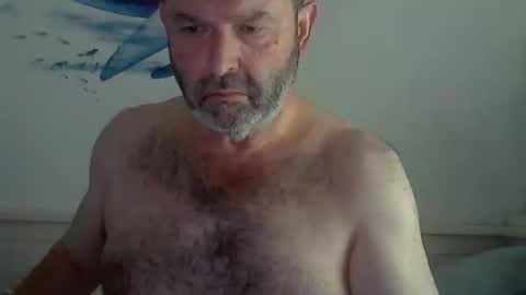 Snapshot of midhir chatting on 09-10-25, 01:44 kike online show from 09-10-25, 01:44